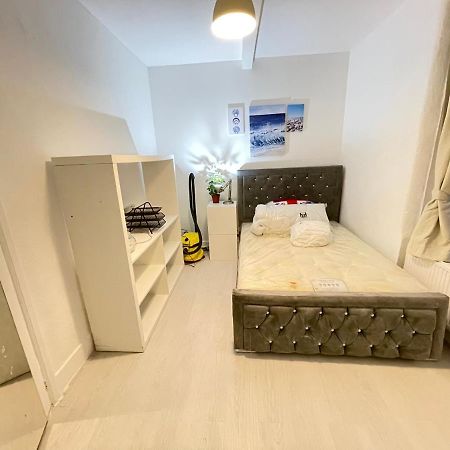 One Bedroom Flat Miles Лондон Экстерьер фото