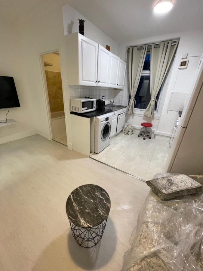 One Bedroom Flat Miles Лондон Экстерьер фото