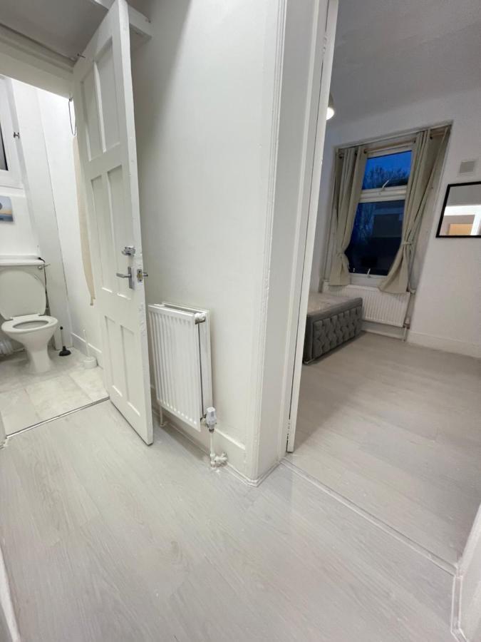 One Bedroom Flat Miles Лондон Экстерьер фото