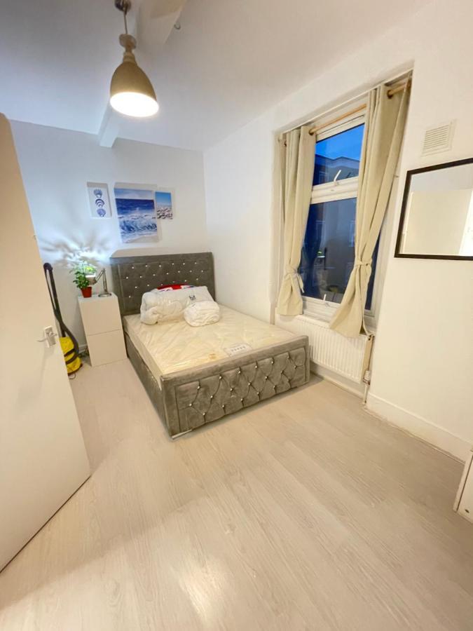 One Bedroom Flat Miles Лондон Экстерьер фото