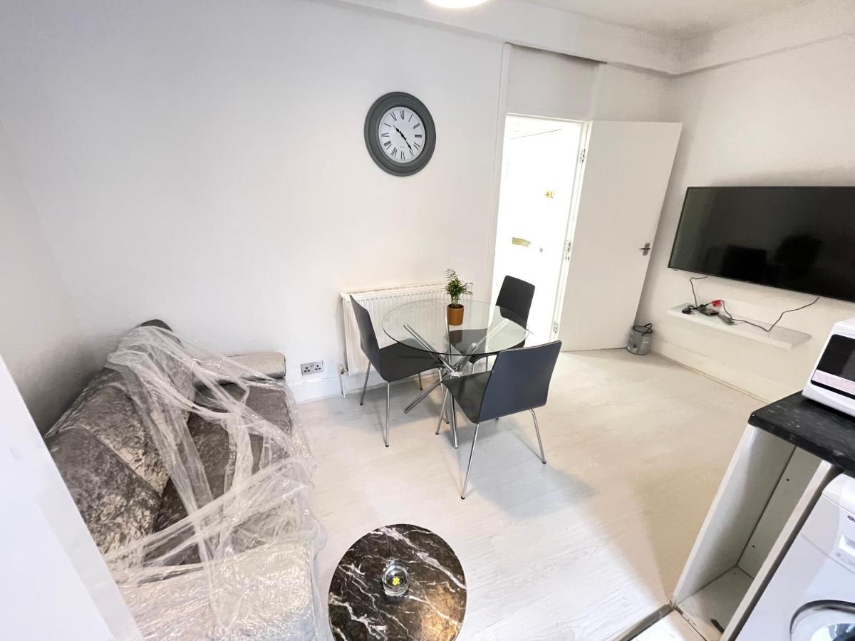 One Bedroom Flat Miles Лондон Экстерьер фото