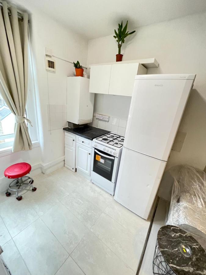 One Bedroom Flat Miles Лондон Экстерьер фото
