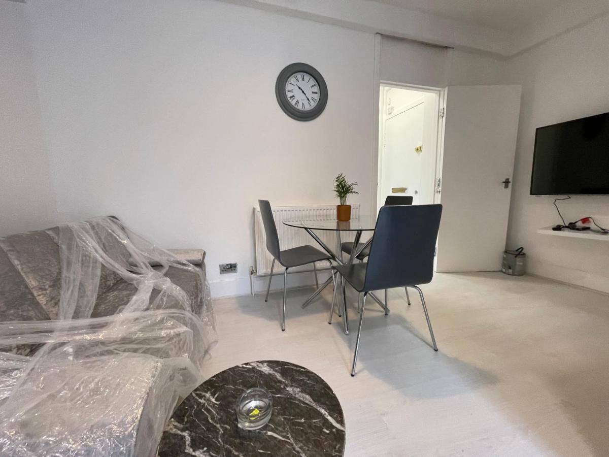 One Bedroom Flat Miles Лондон Экстерьер фото