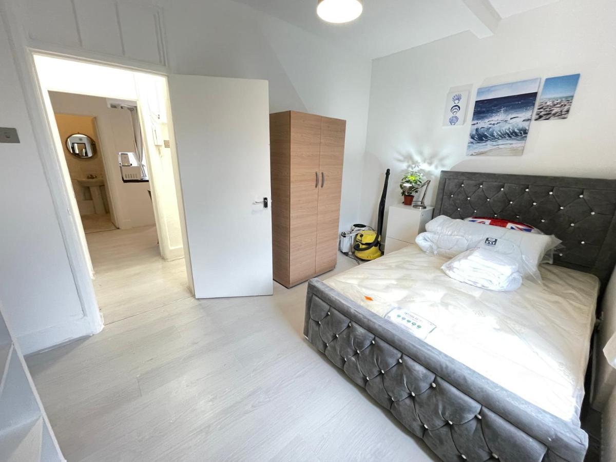 One Bedroom Flat Miles Лондон Экстерьер фото