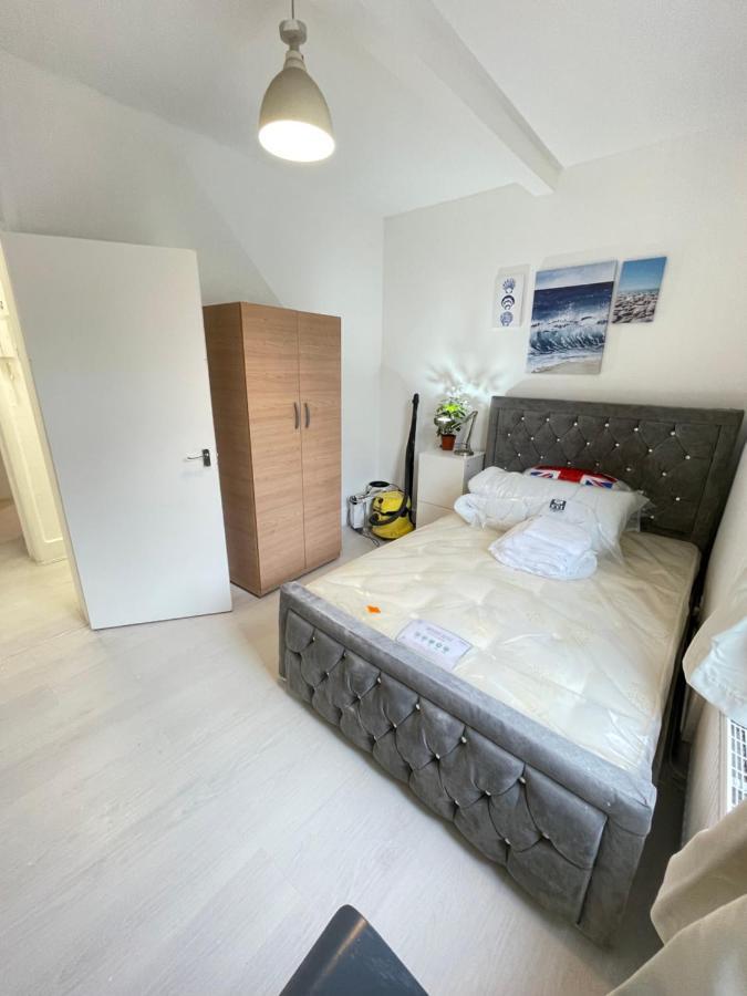 One Bedroom Flat Miles Лондон Экстерьер фото