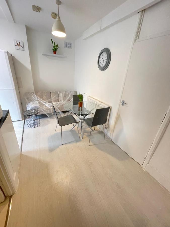 One Bedroom Flat Miles Лондон Экстерьер фото