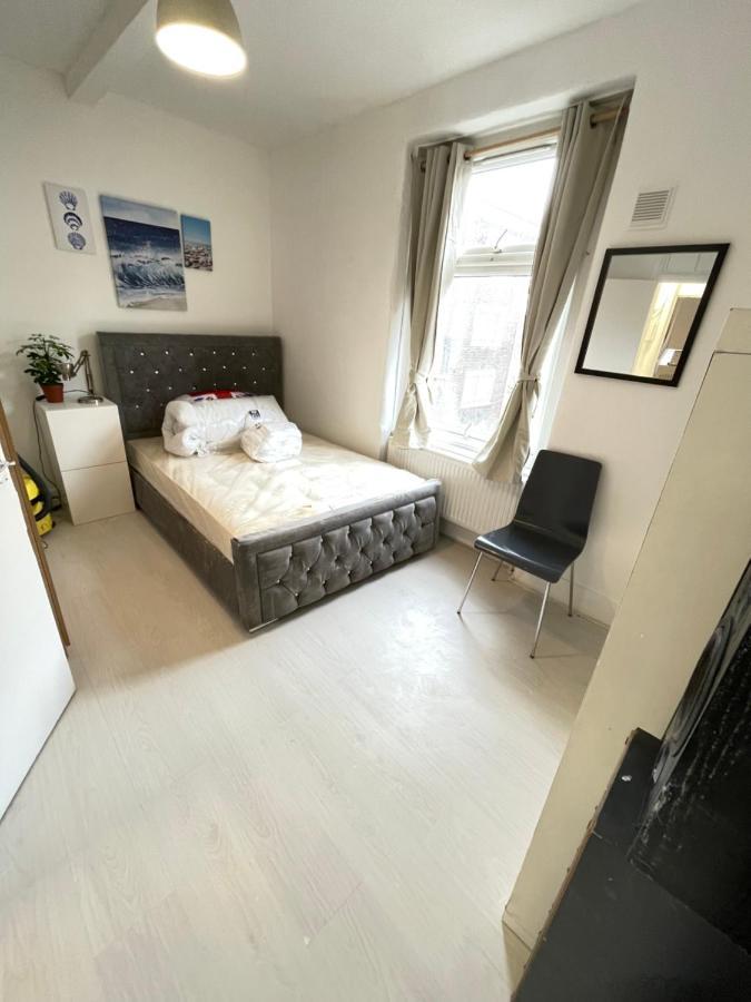 One Bedroom Flat Miles Лондон Экстерьер фото
